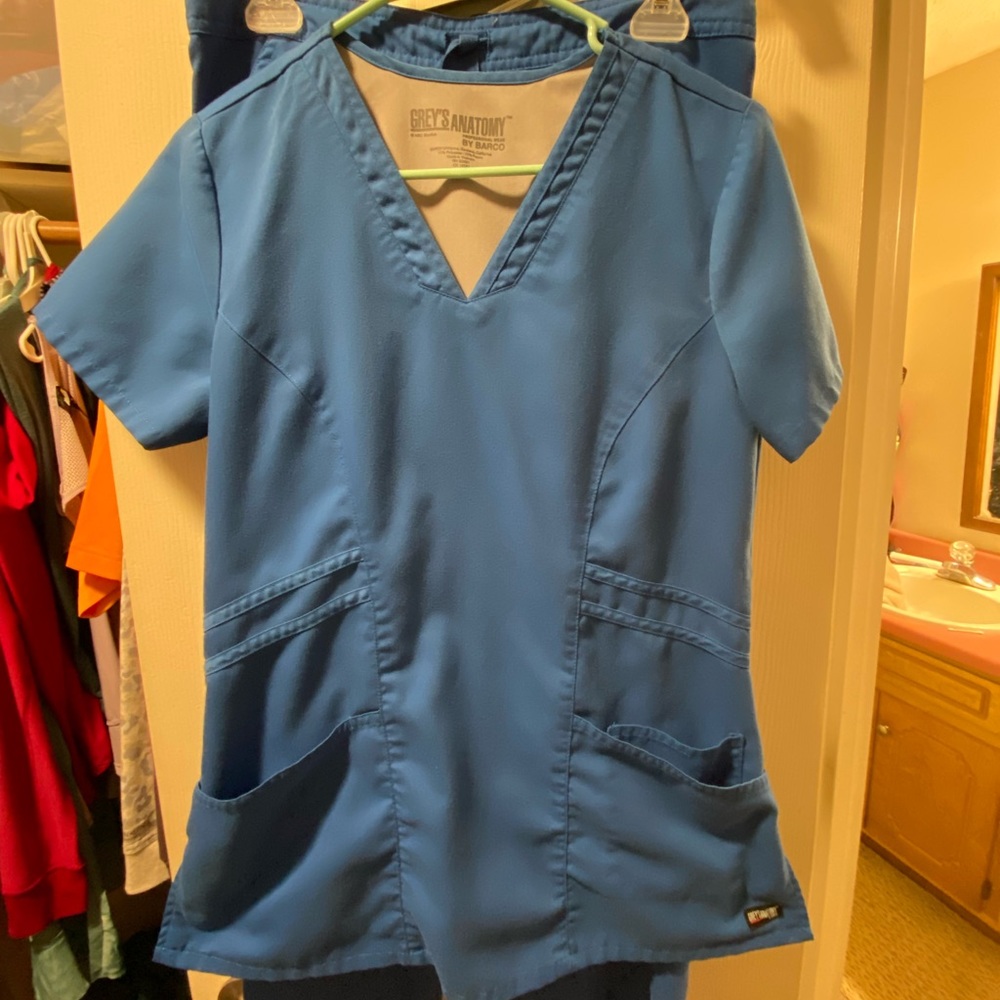 Scrub set